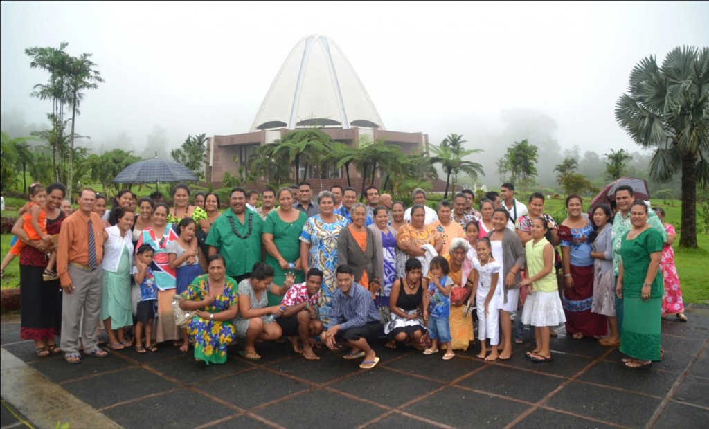 Bahá'ís celebrando el 60 Aniversario de la Fe bahá'í en Samoa